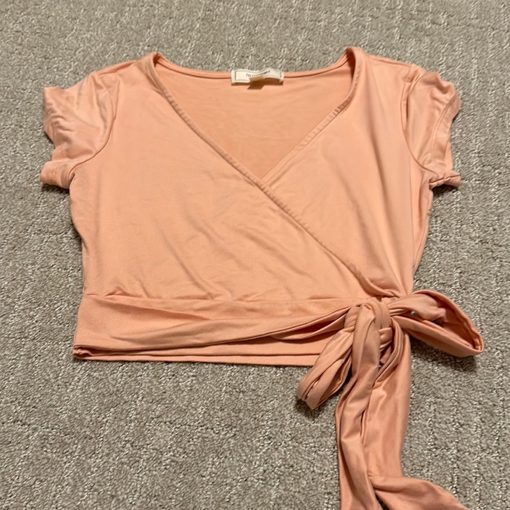 Small wrap like cropped shirt